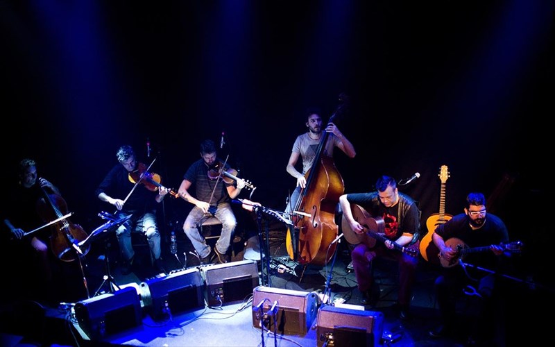 enas-eksereunitis-tis-kitharas-kai-tou-ixou-sto-kpisn