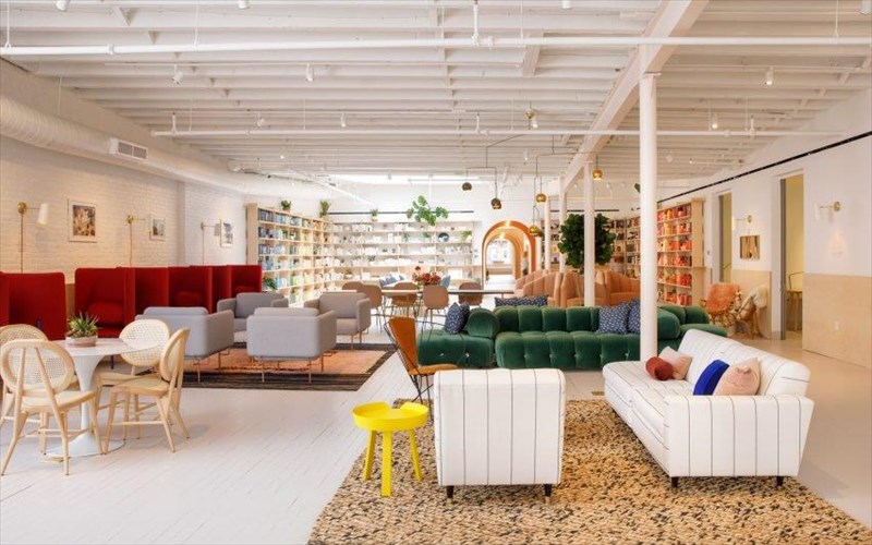 enas-xoros-grafeion-mono-gia-gunaikes