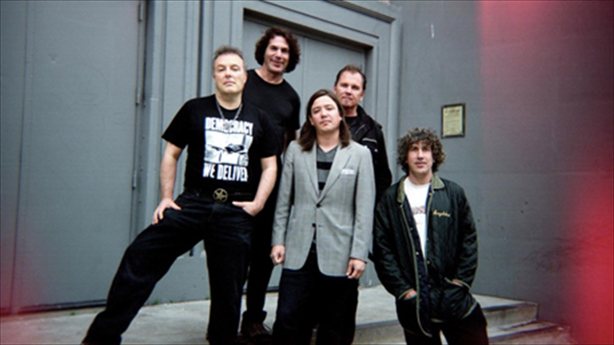 i-amerikaniki-punk-kanei-stasi-sto-fuzz