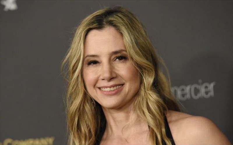 dimosia-apologia-tis-mira-sorvino-stin-dylan-farrow