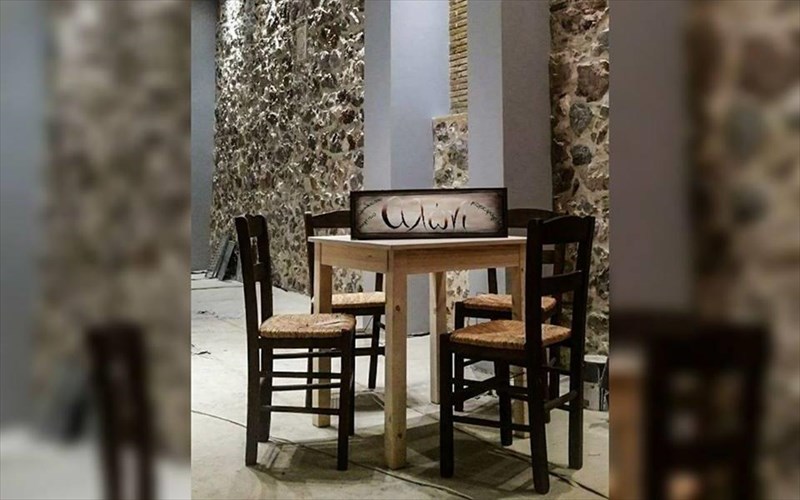 pou-ta-petralona-xoreuoun-se-ruthmous-paradosiakous