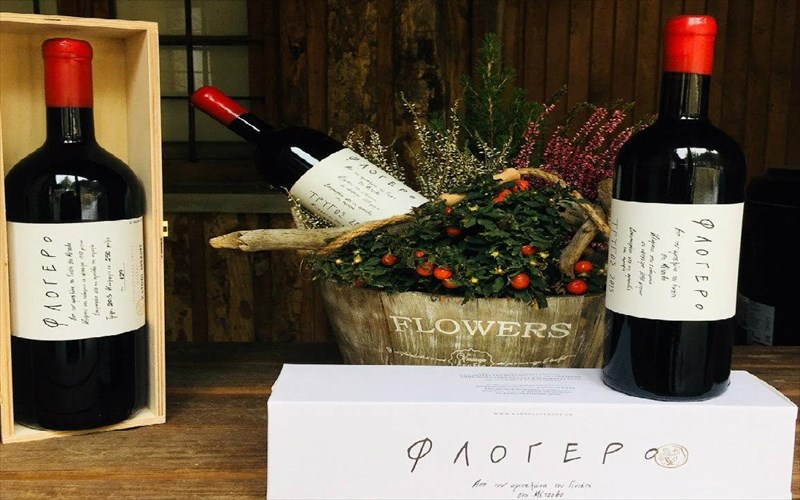 to-flogero-kokkino-forietai-kai-sta-krasia