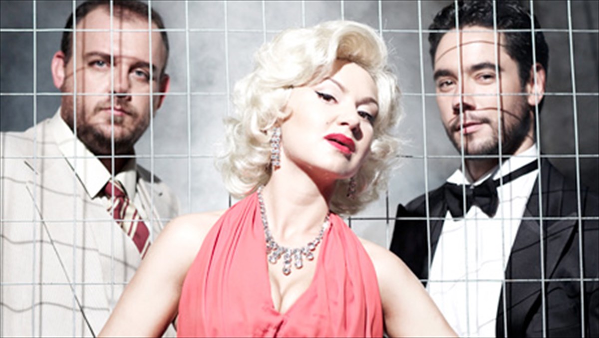 i-manon-lesko-me-fonto-ti-dekaetia-tou-60