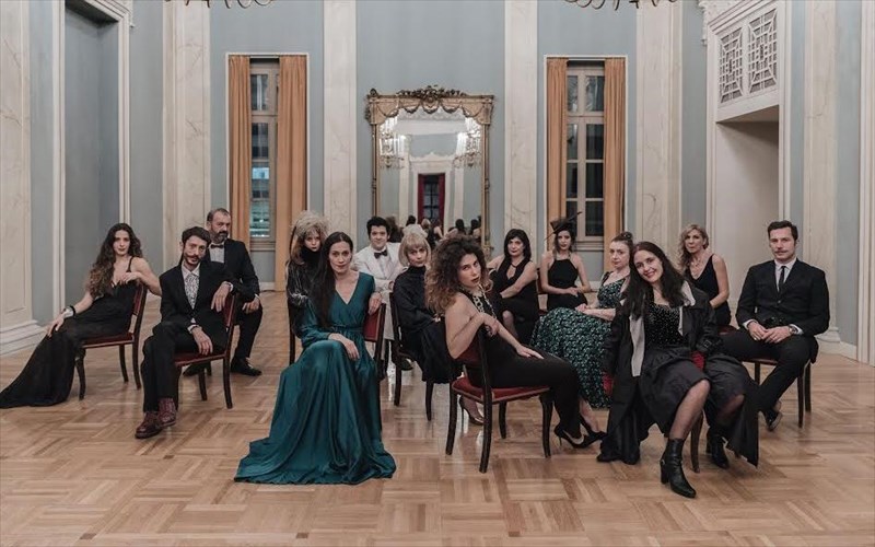 i-roula-pateraki-kai-oi-gunaikes-tou-giorgou-beltsou-sto-dimotiko-peiraia