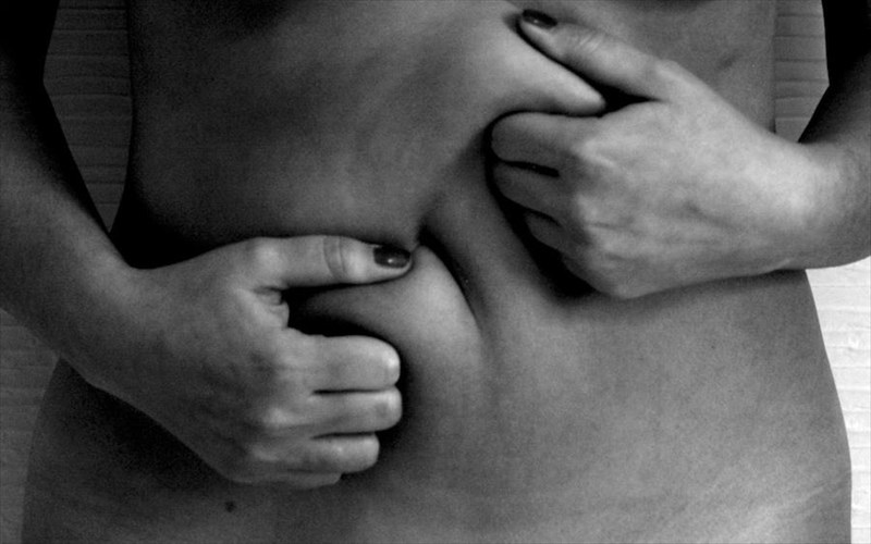 mia-ekthesi-empneusmeni-apo-tous-erotikous-stixous-tou-leuteri-papadopoulou