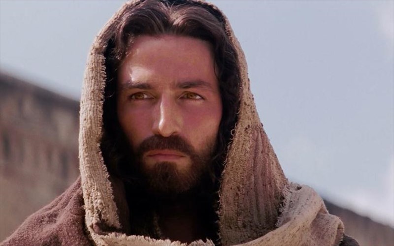 ta-pathi-tou-xristou-epistrefoun-me-ton-Jim-caviezel