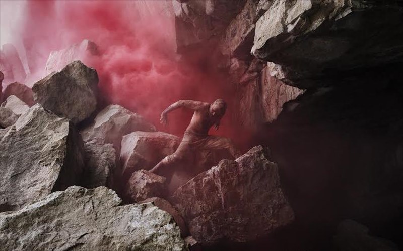 xenos-to-neo-ergo-tou-akram-kan-se-pagkosmia-premiera-sti-stegi