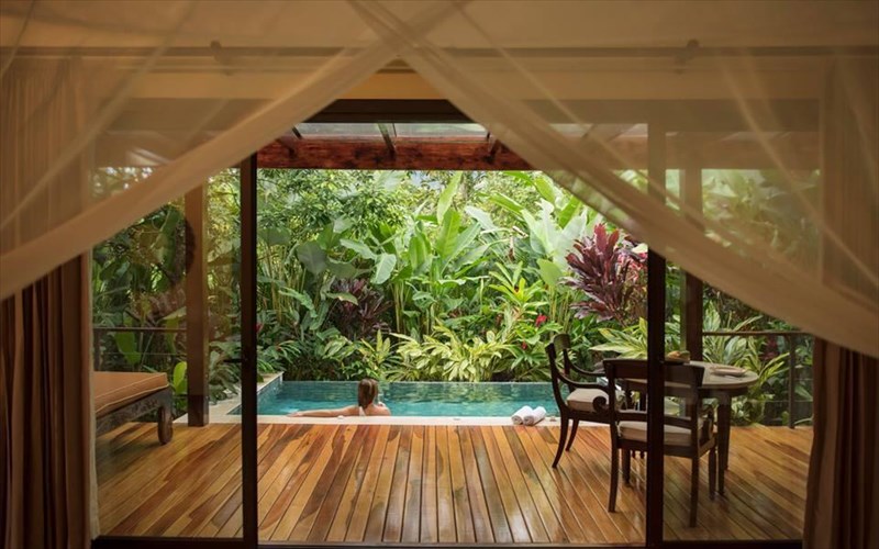 eksereunoume-pente-romantika-poluteli-domatia-ksenodoxeion-se-olo-ton-kosmo