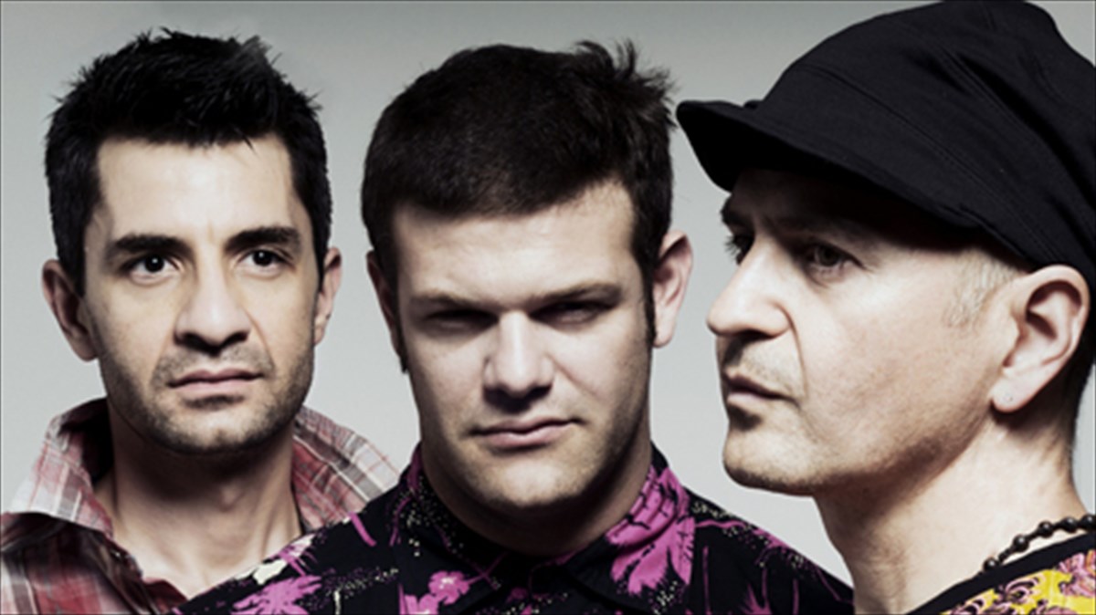 treis-monadikes-mousikes-periplaniseis-sti-skini-tou-half-note