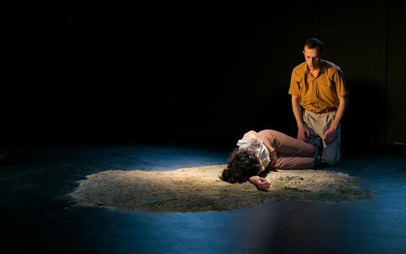 teleutaia-paratasi-parastaseon-gia-ton-kseno