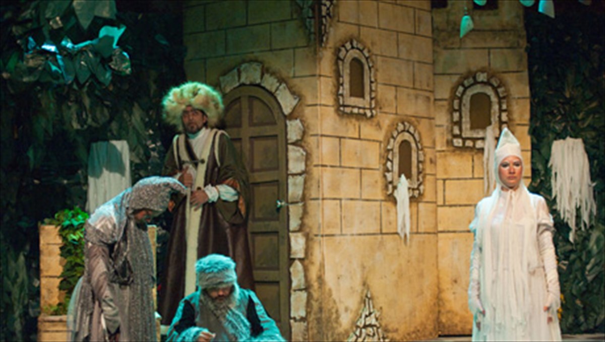 staxtopouta-kai-egoistis-gigantas-stin-paidiki-skini-tou-theatrou-apothiki