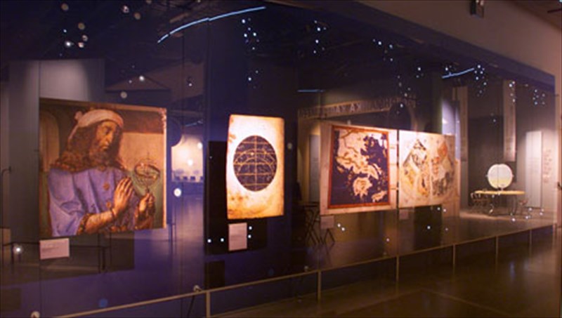 ekpaideutiki-diaskedasi-to-noembrio-ston-elliniko-kosmo