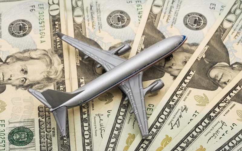 posa-kerdizoun-oi-aeroporikes-apo-ta-taksidia-mas