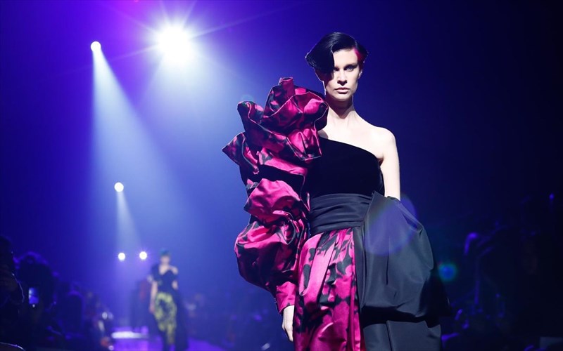 otan-i-dekaetia-tou-80-epistrefei-kai-sta-mallia-dekaetia-tou-80-epistrefei-kai-sta-mallia