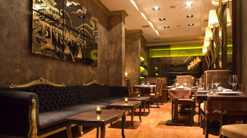 eklektes-etiketes-apo-to-ktima-lazaridi-se-ena-eidiko-menou