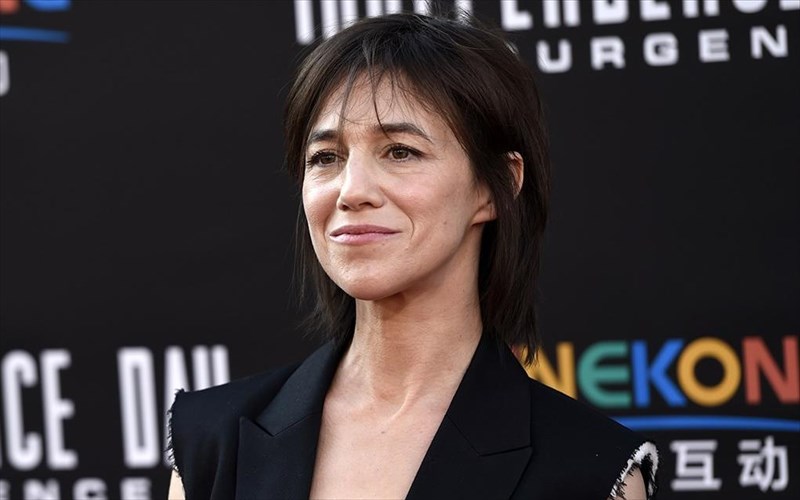 i-charlotte-gainsbourg-diaskeuazei-kanye-west