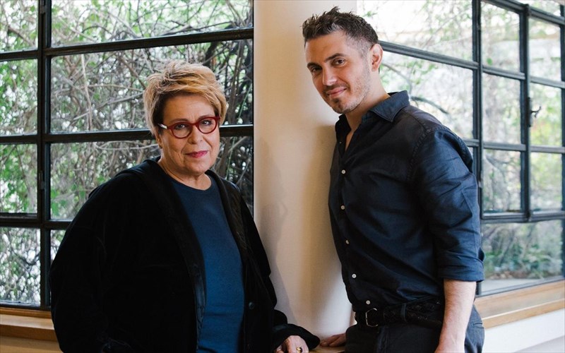 i-dimitra-galani-kai-o-mixalis-xatzigiannis-mas-euxontai-kalo-mina-apo-to-gazarte-mixalis-xatzigiannis-mas-euxontai-kalo-mina-apo-to-gazarte