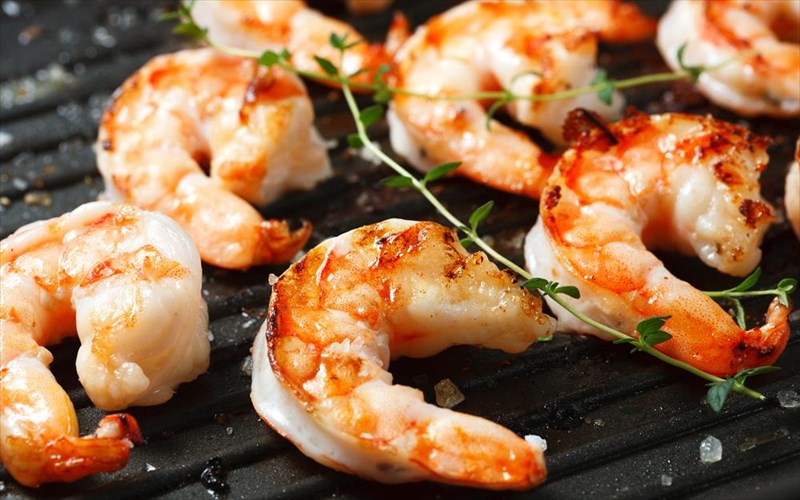 telika-ti-sumbainei-me-tis-garides-kai-ti-xolisterini