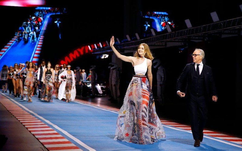 mia-ebdomada-modas-olo-saspens-sto-milano