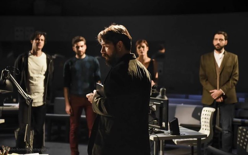 athinaika-theatra-oi-parastaseis-pou-rixnoun-aulaia-tin-kuriaki-ton-baion