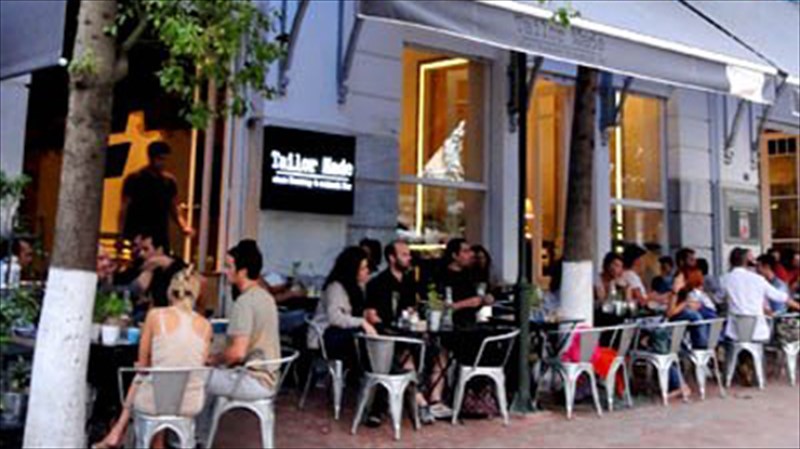 kati-ginetai-stin-plateia-agias-eirinis