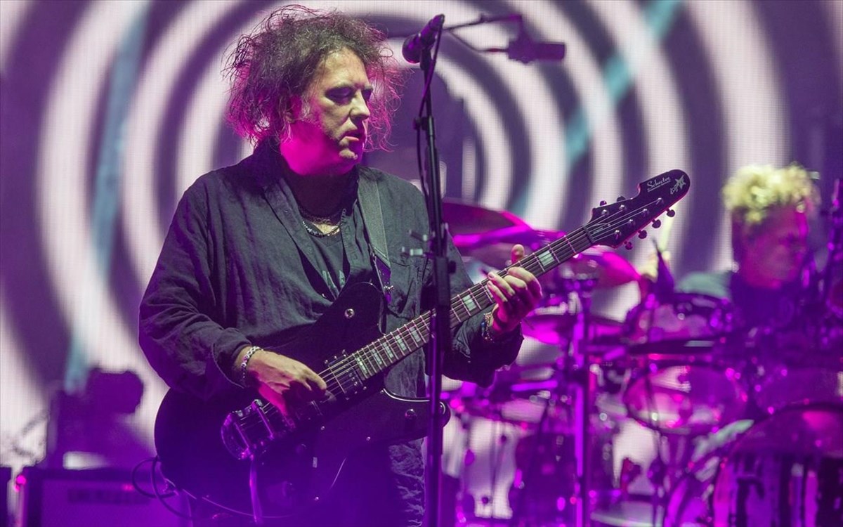 the-cure-robert-smith