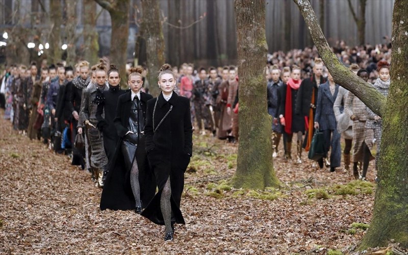 thelete-na-doume-kai-na-empneustoume-apo-to-skiniko-ton-epideikseon-modas