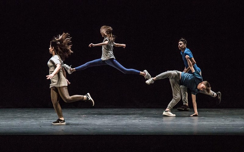 i-murto-labda-mas-eksigei-giati-xoreuo-simainei-epikoinono