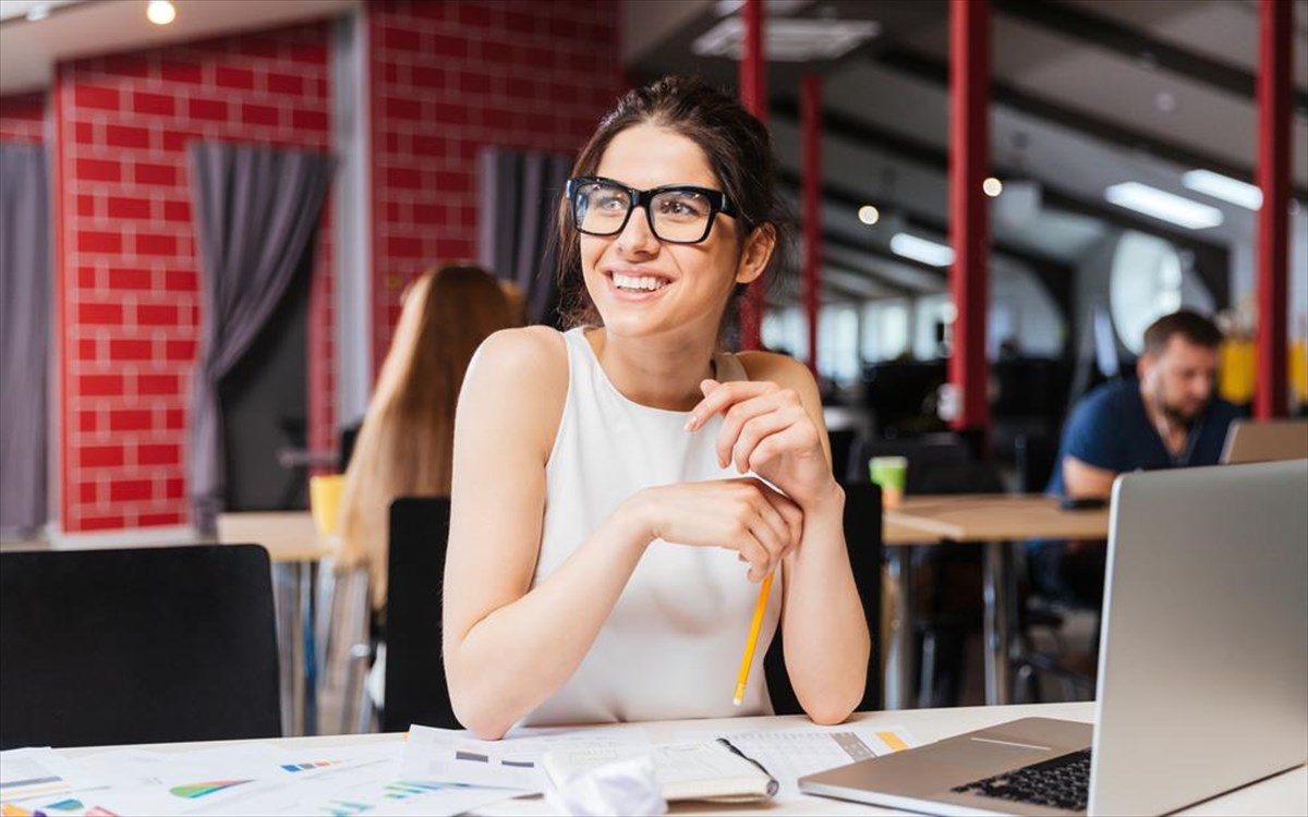 gunaika-grafeio-gualia