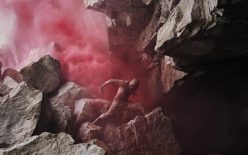 kritiki-xenos-tou-akram-kan-mia-parastasi-arxon