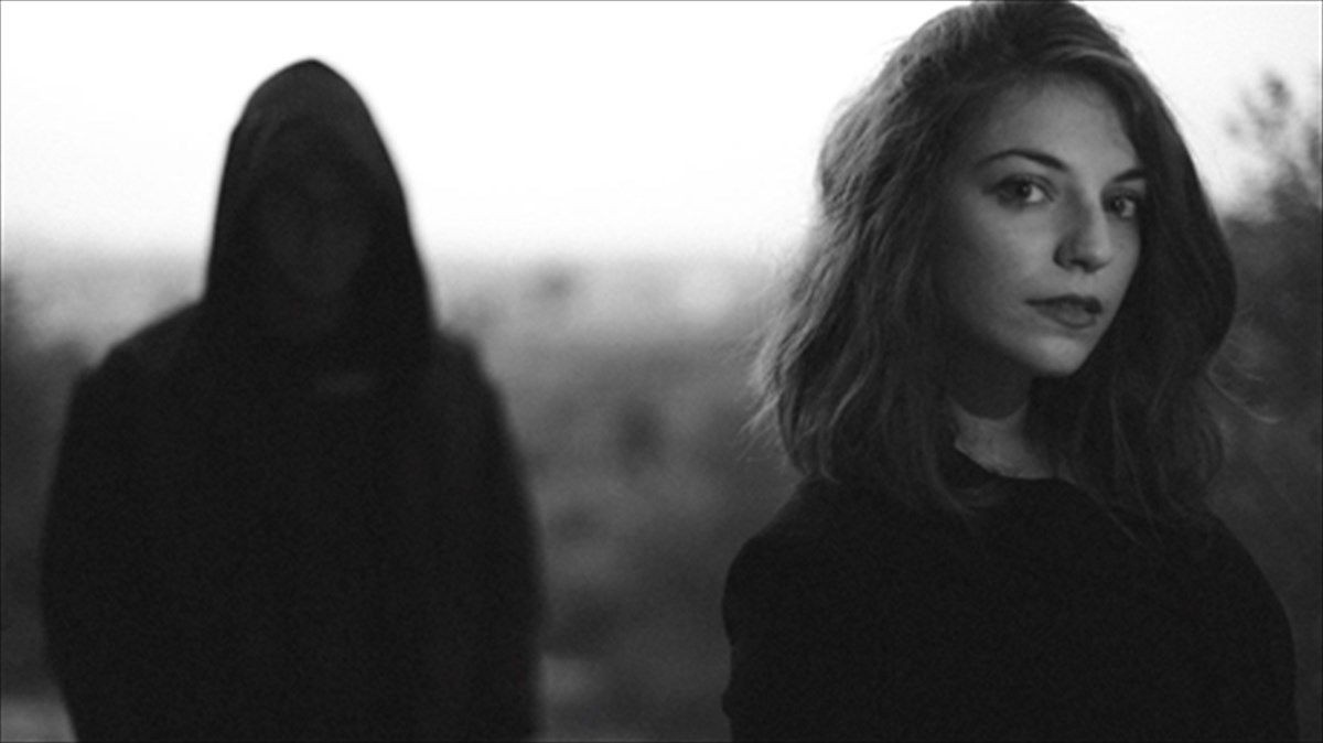 oi-ellines-me-ti-diethni-fimi-keep-shelly-in-athens-sto-gkazi