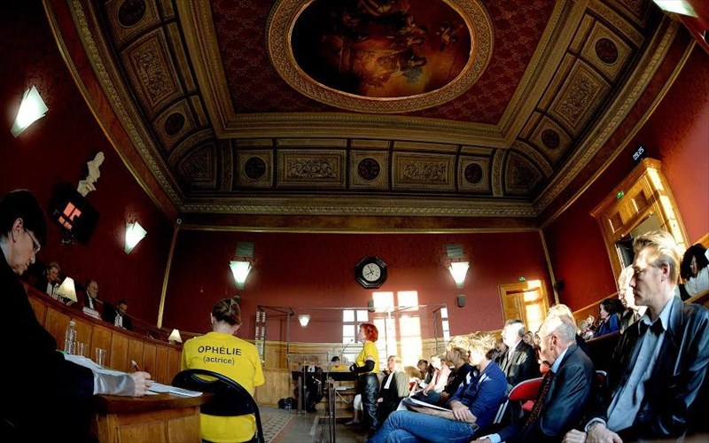 please-continue-hamlet-stin-peiramatiki-skini-tou-ethnikou-theatrou