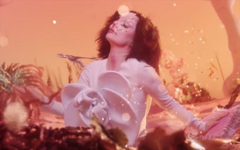 akouste-to-neo-ep-me-remix-apo-tin-björk