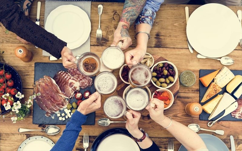 alkool-kai-sosti-diatrofi-pane-mazi