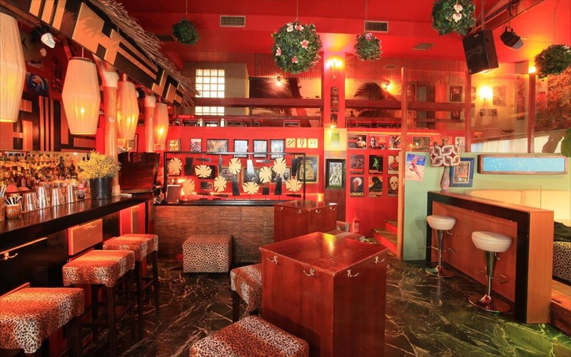 o-dakis-me-ton-monsieur-minimal-auto-theloume-na-to-doume