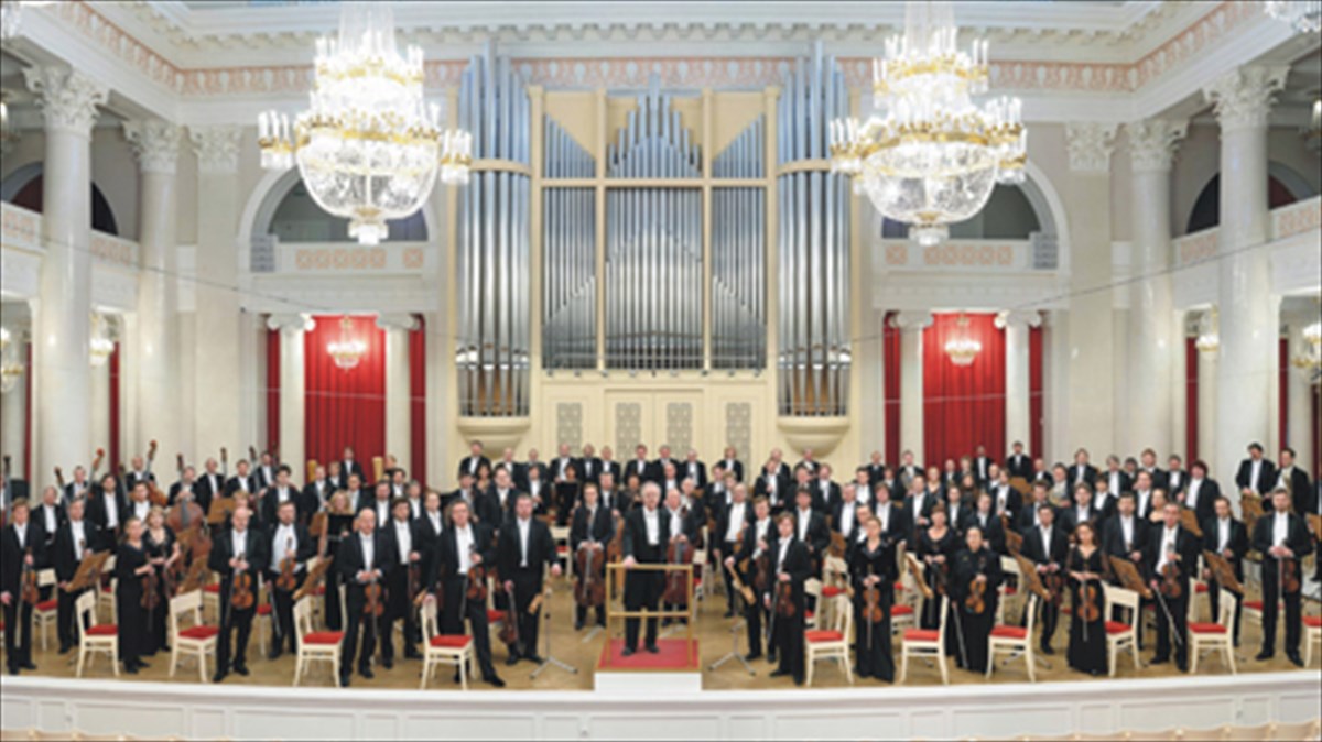 giorti-romantikon-kai-monternon-ixon-apo-ti-filarmoniki-tis-agias-petroupolis