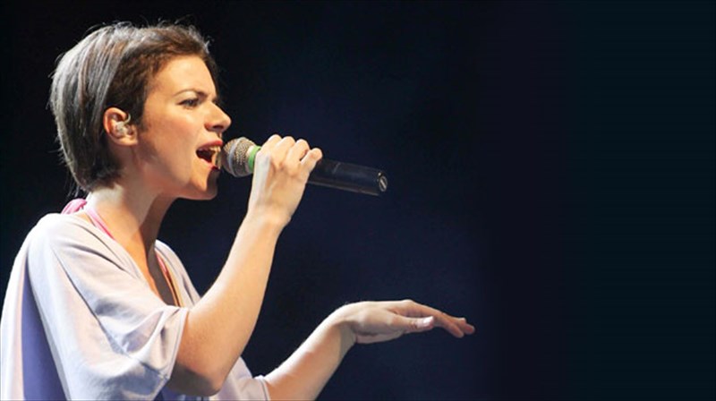 i-andriana-mpampali-dipla-sto-potami