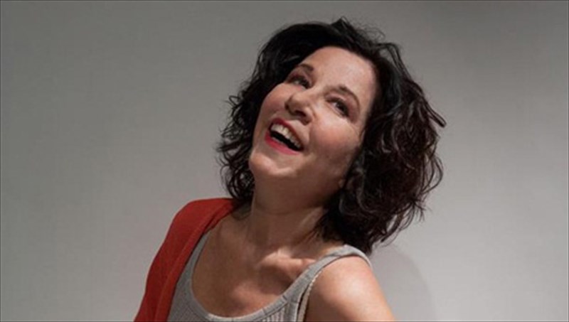 mina-adamaki-kati-sapio-uparxei-sto-basileio-autis-tis-xoras