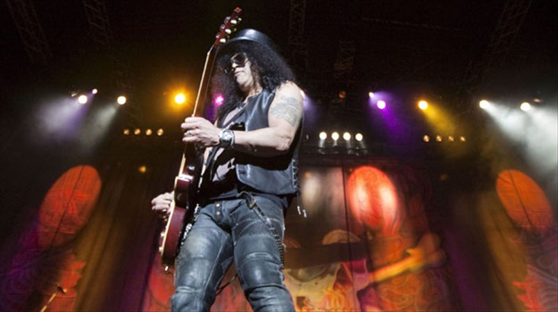 alli-mia-diakrisi-gia-ton-slash-ton-guns-n-roses