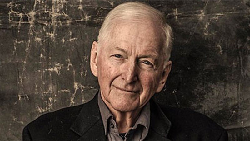 apebiose-o-suggrafeas-mprais-kortnei-suggrafeas-mprais-kortnei