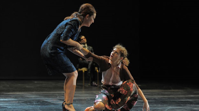 i-emilia-gkaloti-sta-xeria-tou-gianni-xoubarda