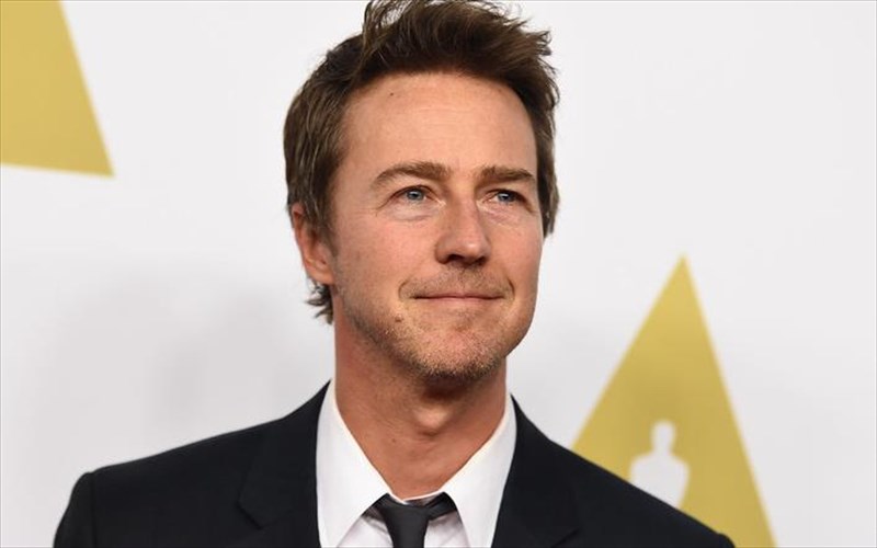 minusi-kata-tis-etaireias-paragogis-tou-edward-norton-logo-fonikis-purkagias