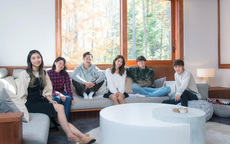 to-terrace-house-einai-enas-kathreptis-tis-zois