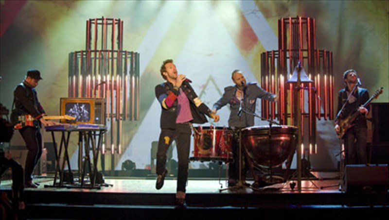 oi-coldplay-stin-othoni-tou-megarou-mousikis-athinon