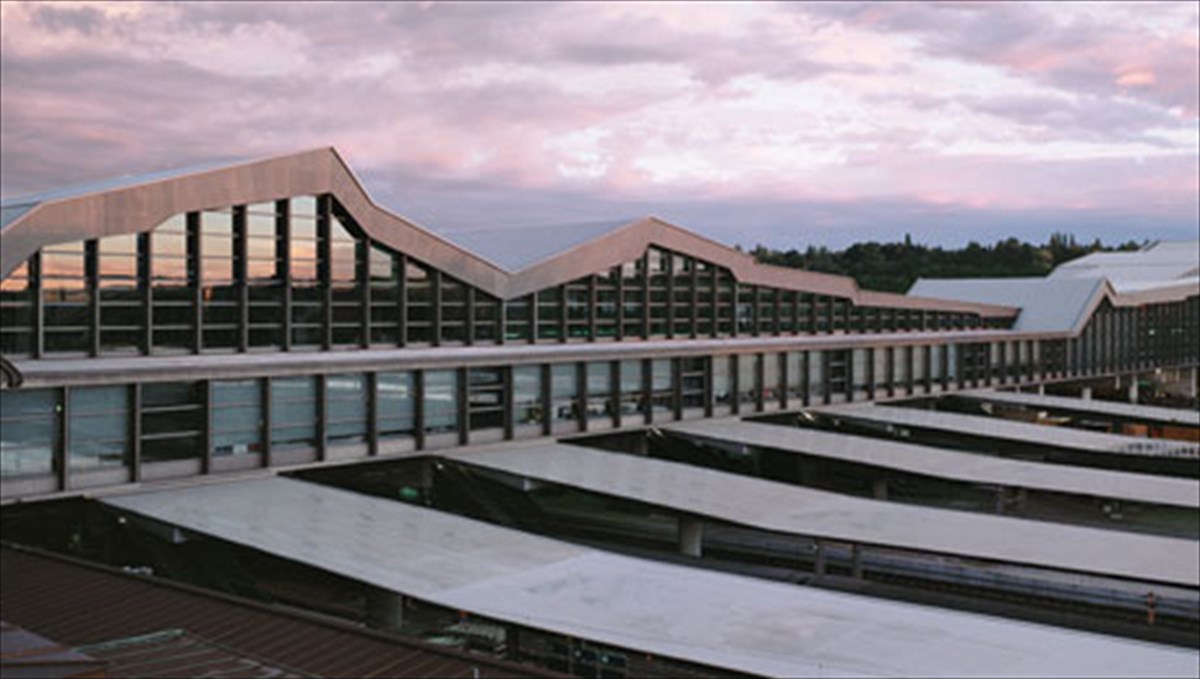 ispaniki-arxitektoniki-stin-athina