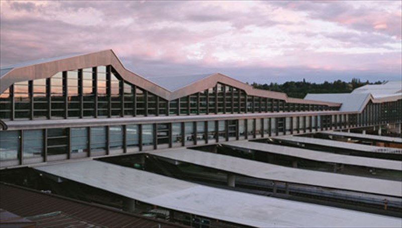 ispaniki-arxitektoniki-stin-athina