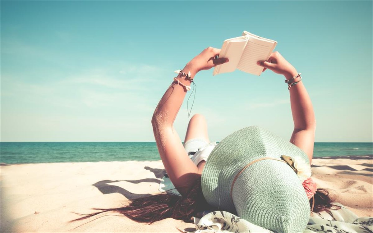 biblio-paralia-gunaika-kapelo-ilios-thalassa