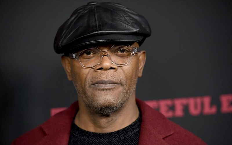 o-samuel-l-Jackson-kanei-sullogi-apo-mplouzakia