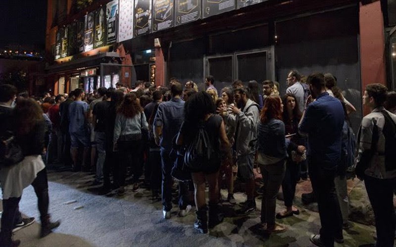 athens-comedy-festival-2018-i-komodia-grafei-ksana-istoria-stin-iera-odo