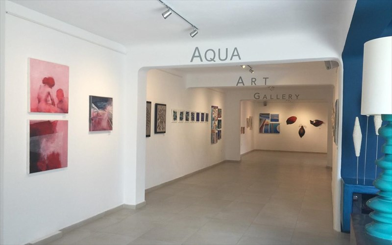 i-sezon-ksekinise-entexnos-stin-santorini-kai-tin-aqua-gallery